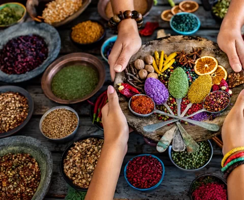 ayu_kat_teaser_ayurvedische_kraeuter